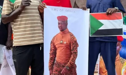 Gana: Juventude Panafricana Manifesta Apoio a Ibrahim Traoré no Dia de África