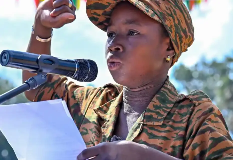 Burkina Faso: Jovem Lonyèrè Sita Sessouma torna-se símbolo do novo espírito revolucionário